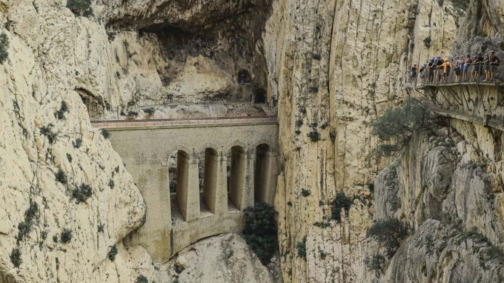 Praktischer Guide fur deutsche Advertiser: So findest und briefst du philippinische Lazada-Creators, die echte Produkt-Reviews liefern inklusive Plattform-Insights, AI-Trends und Outreach-Templates.