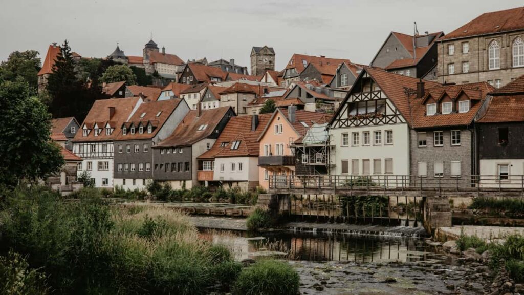 Praktische Anleitung fur deutsche Creator: wie du finnische Marken via KakaoTalk ansprichst, lokale Insights nutzt und echten Hype fur Produktlaunches aufbaust.