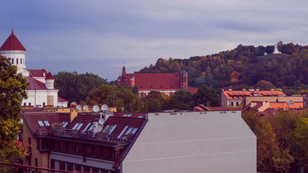 Praktische Anleitung fur Creator aus Deutschland: So findest du venezolanische Marken auf Josh, pitchst Reviews zu neuen Game-Features und schliet Deals inkl. Outreach-Templates, KPI-Tipps und Technik-Hacks.