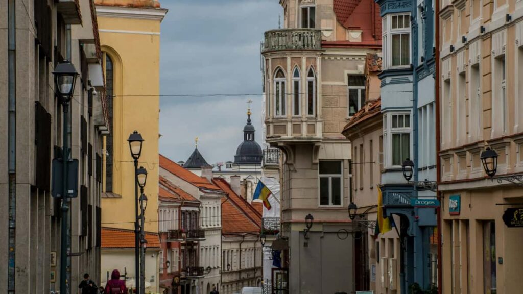 Praktische Anleitung fur deutsche Werbetreibende: Wie man TaobaoCreators aus Nordmazedonien findet, auswahlt und Markenbotschaften lokalisiert.