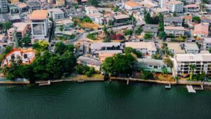 Praktischer Guide fur Creator in Deutschland: Wie du algerische Marken auf Snapchat fur bezahlte Hotel-Reviews erreichst, verhandelst und rechtssicher umsetzt.